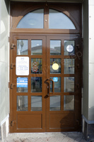 Алюминиевая 2-хстворчатая дверь профиль СИАЛ коричневые ламинация с аркой