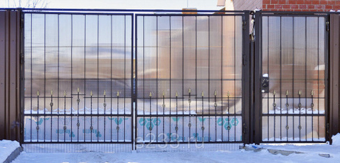 Ворота из прозрачного поликарбоната с элементами ковки 4х2 м с калиткой