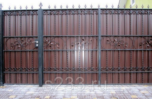 Ворота из профнастила с элементами ковки 3х2 м коричневые