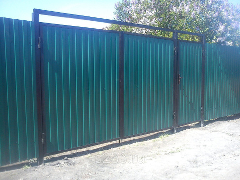 Ворота с калиткой из цветного профнастила 3х2 м в рамке из уголка