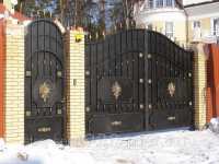 Кованые ворота 4х2 м с листовым металлом черные