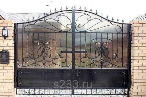 Кованые ворота 3х2 м с коричневым поликарбонатом