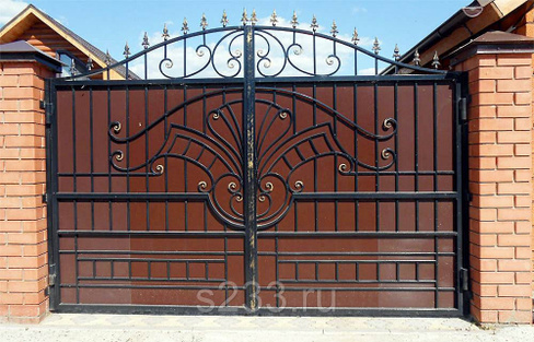 Кованые ворота 4х2 м с листовым металлом