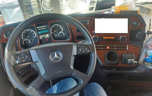 Декор на панель Meric Mercedes Actros 2016-2020